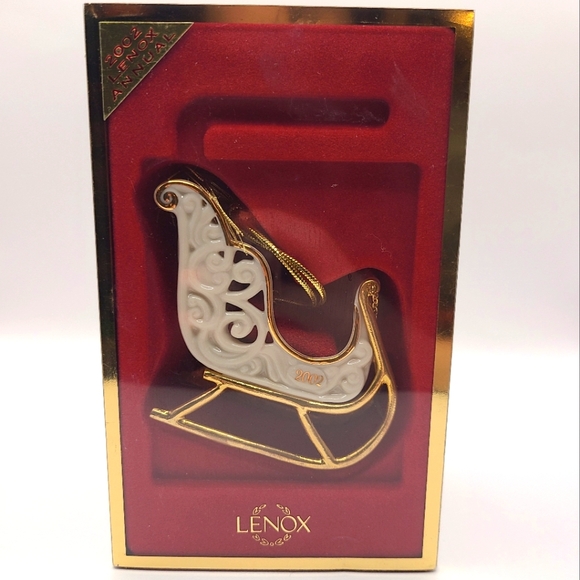 Lenox 2002 Annual Sleigh Ornament - Picture 1 of 5